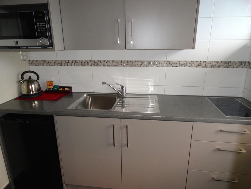 Queen Studio with Private Bathroom