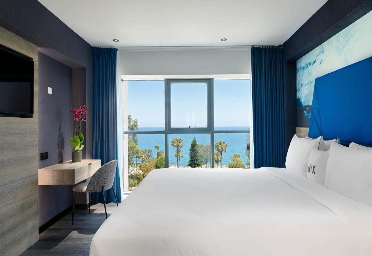 Space Executive Room Front Sea View with Business Lounge Access