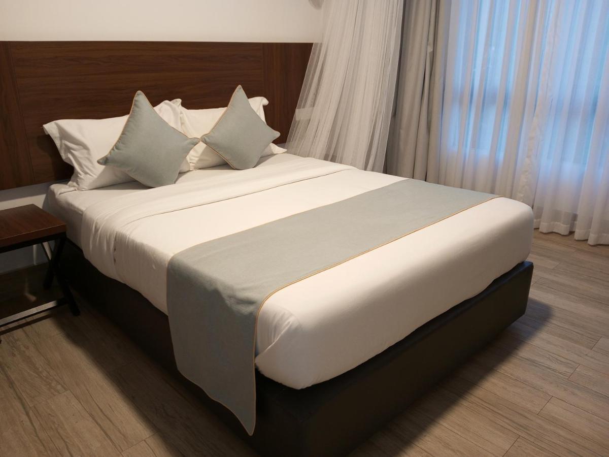 Standard Queen Room