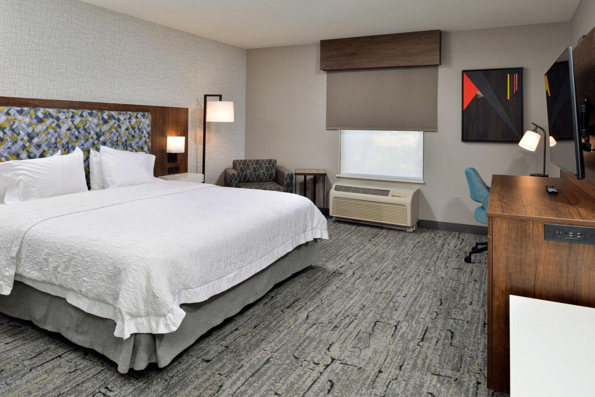 King Room with King Bed - Non-Smoking