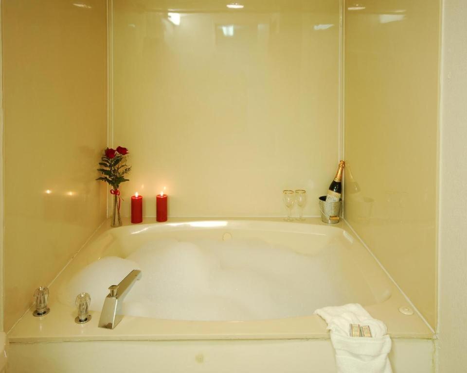 King Room with Spa Bath