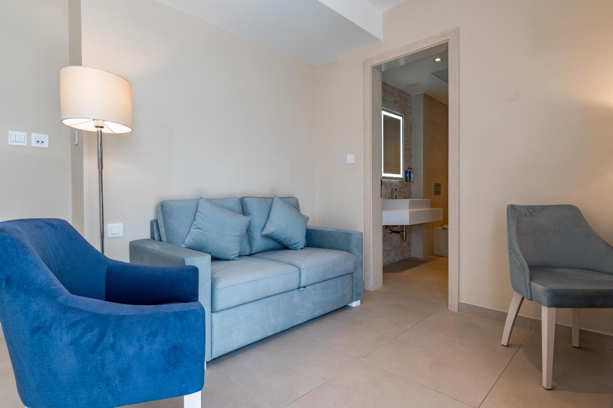 Deluxe Suite with Spa Bath