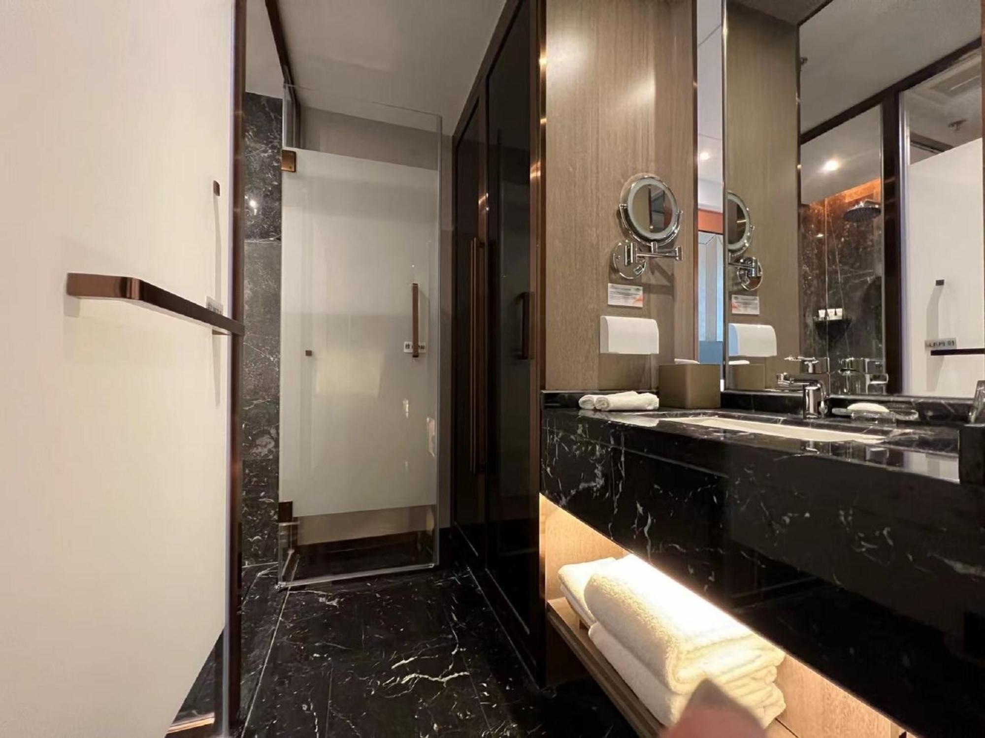 Superior Twin Room( Included one box of mooncake per night)