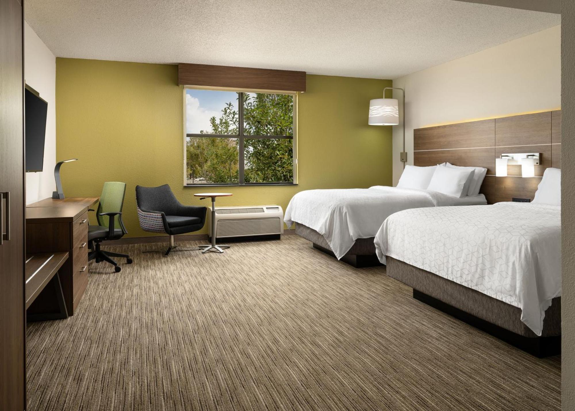 Double Suite with Two Double Beds - Non-Smoking