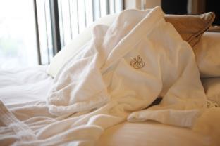 Deluxe Double Room with Tower View and Club Lounge Access - Non-Smoking