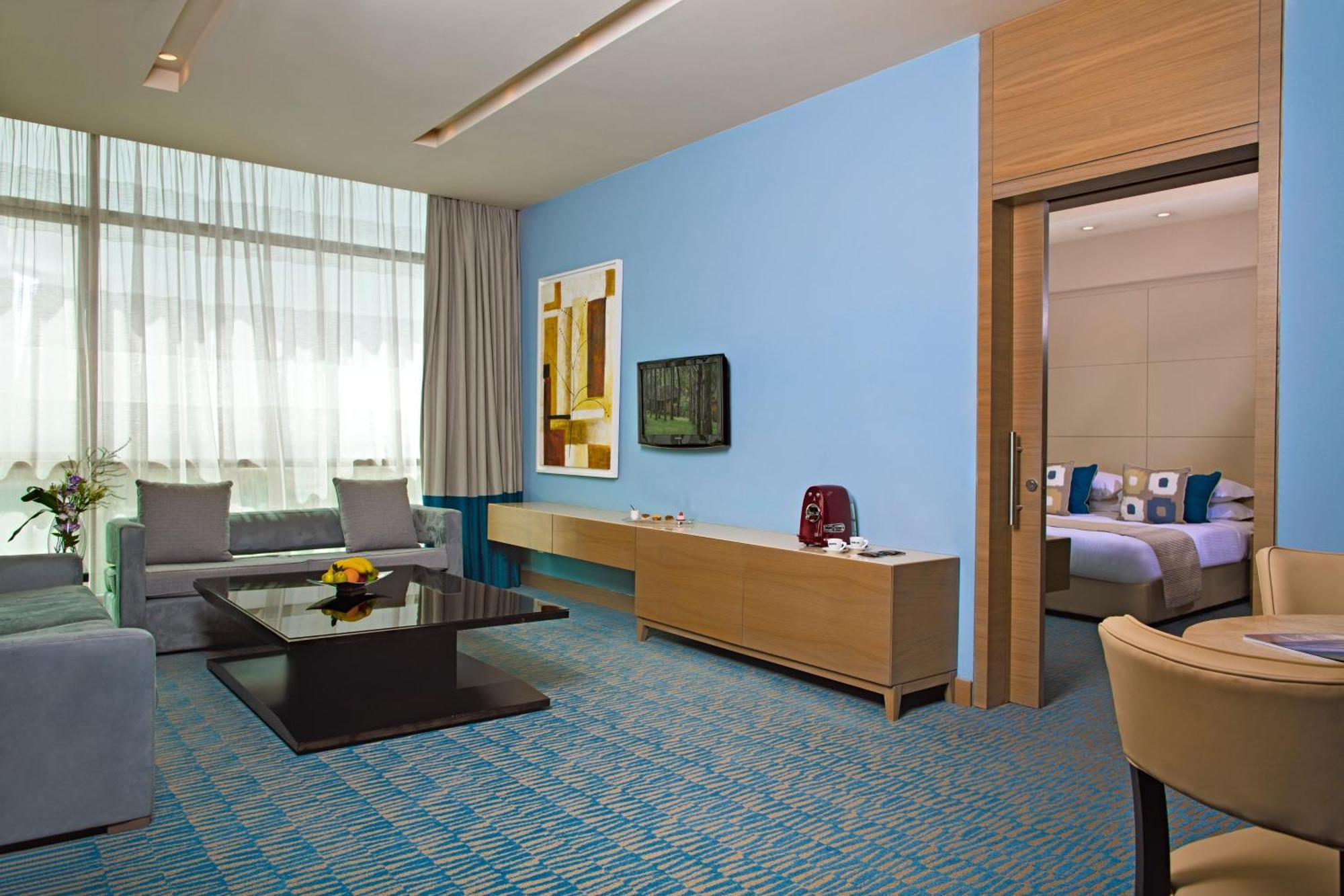 One Bedroom Suite with Lounge Access
