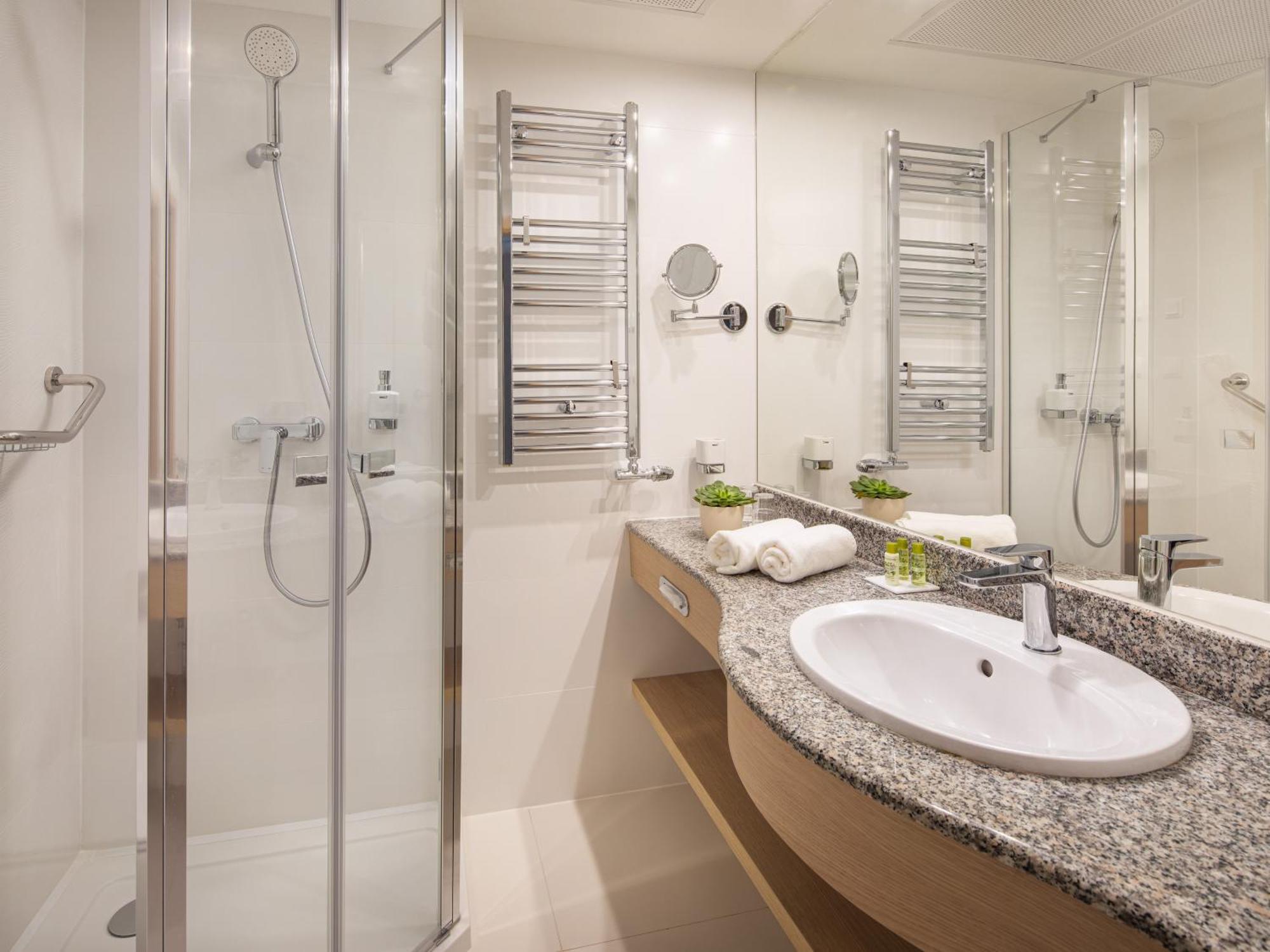 Standard Twin Room with Balcony
