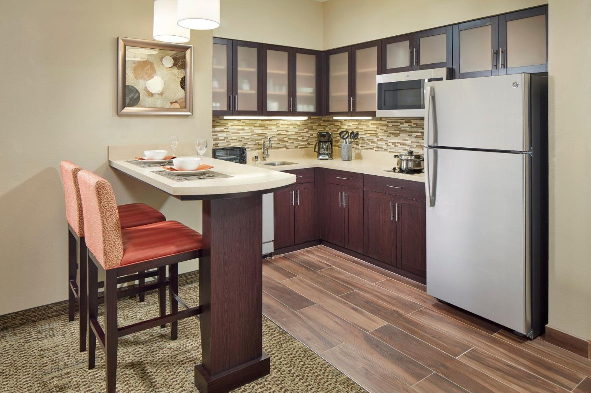 One-Bedroom Queen Suite