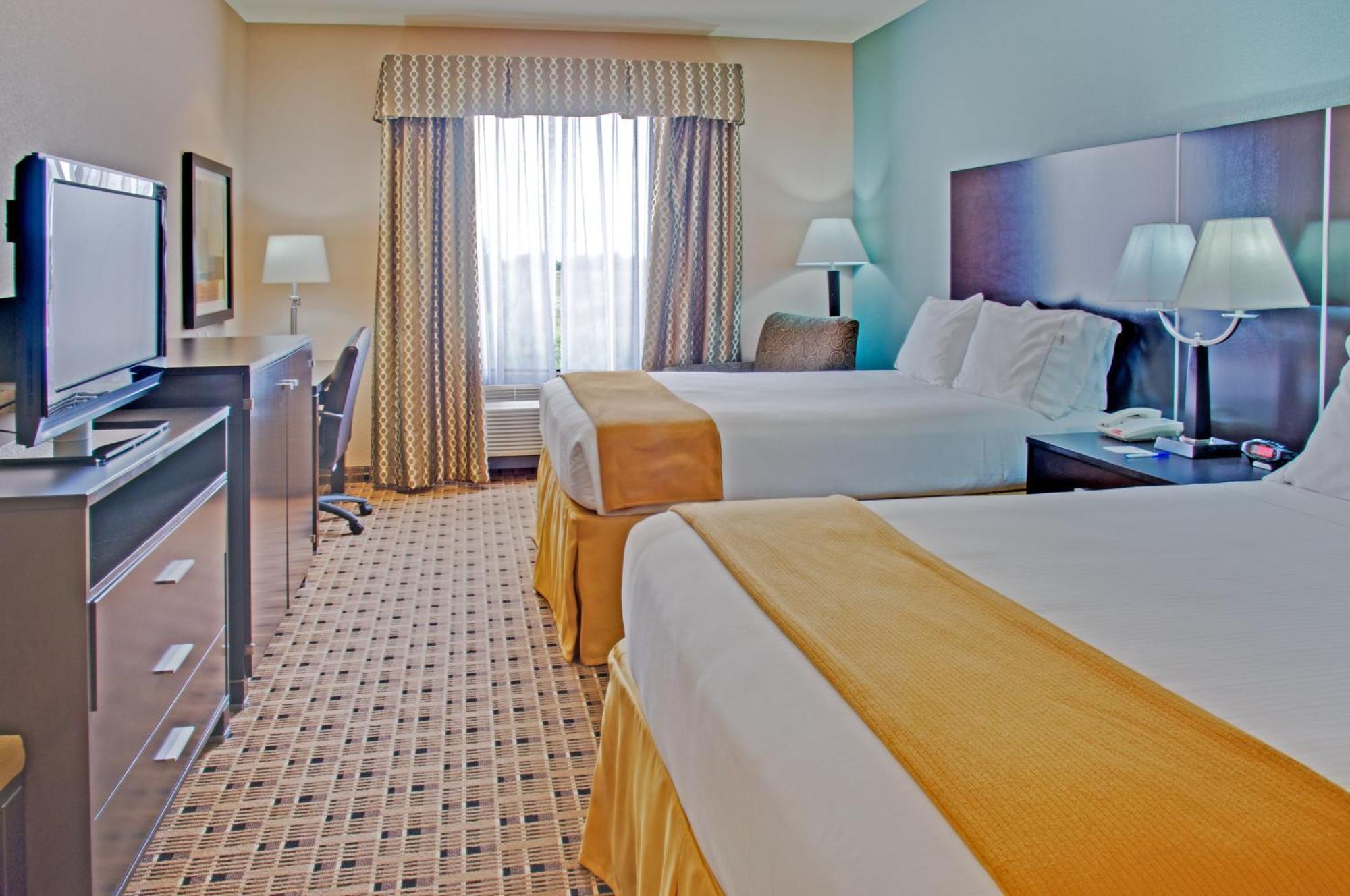 Standard Queen Room with Two Queen Beds - Communications Accessible