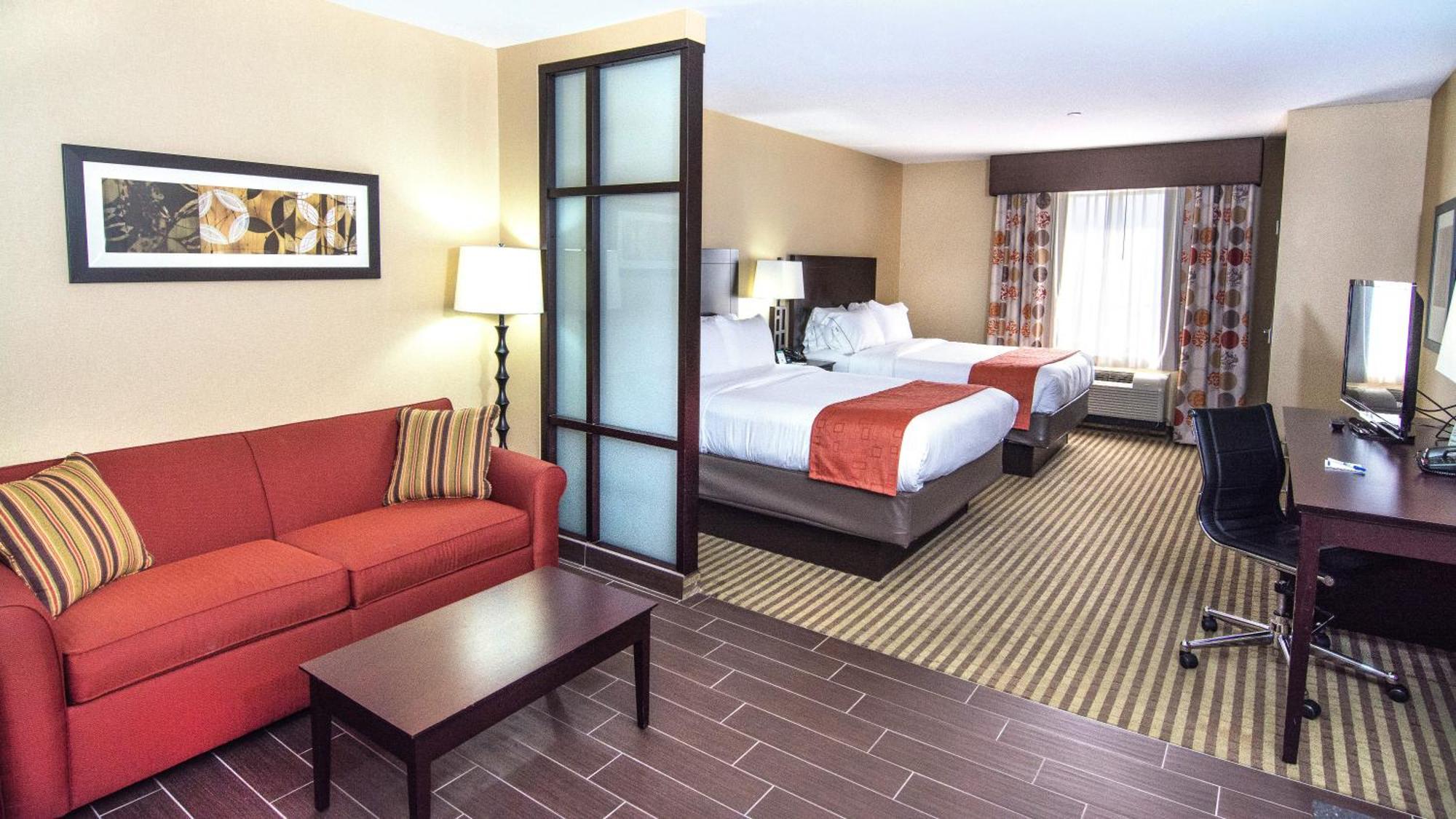 Queen Suite with Two Queen Beds