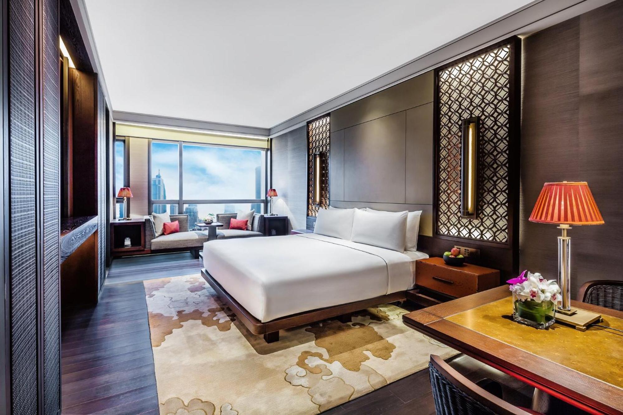 Premium King Bed River View smoking