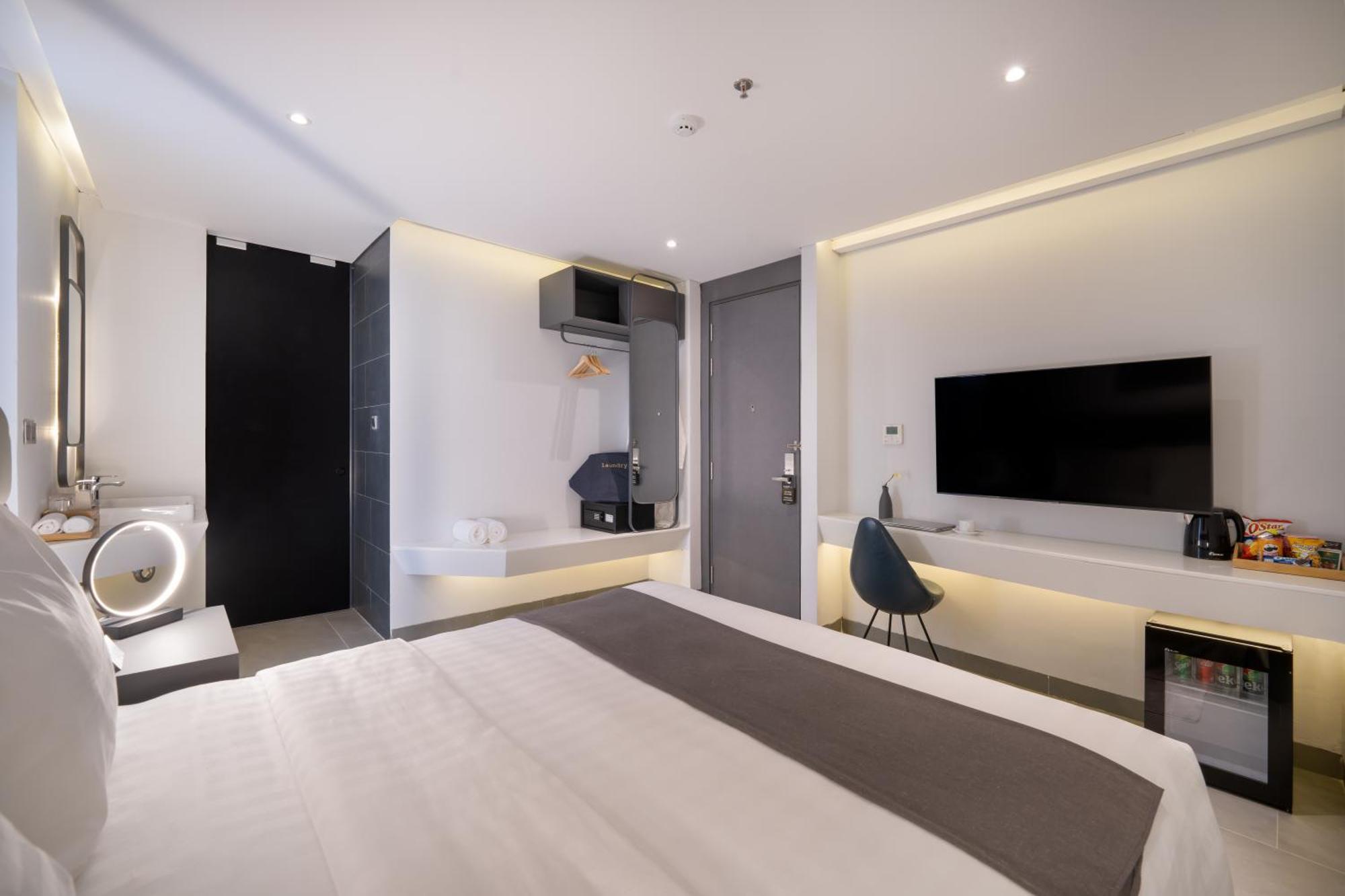 Standard Double Room No Window