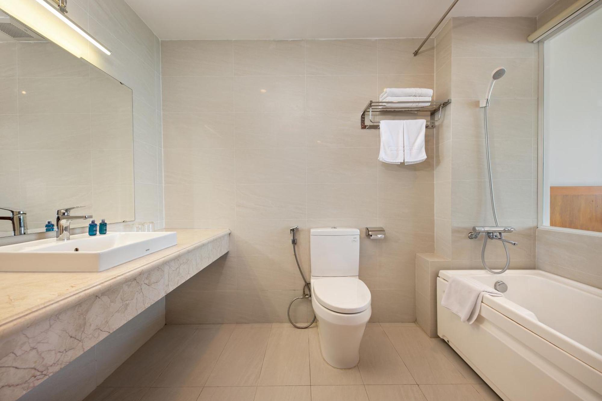 Executive Suite with Balcony and Ocean View