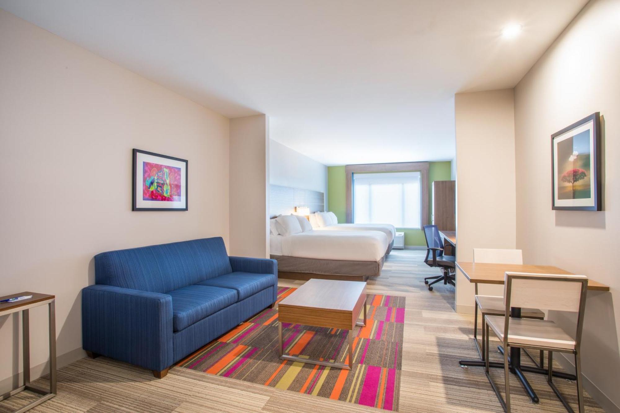 Queen Suite with Two Queen Beds