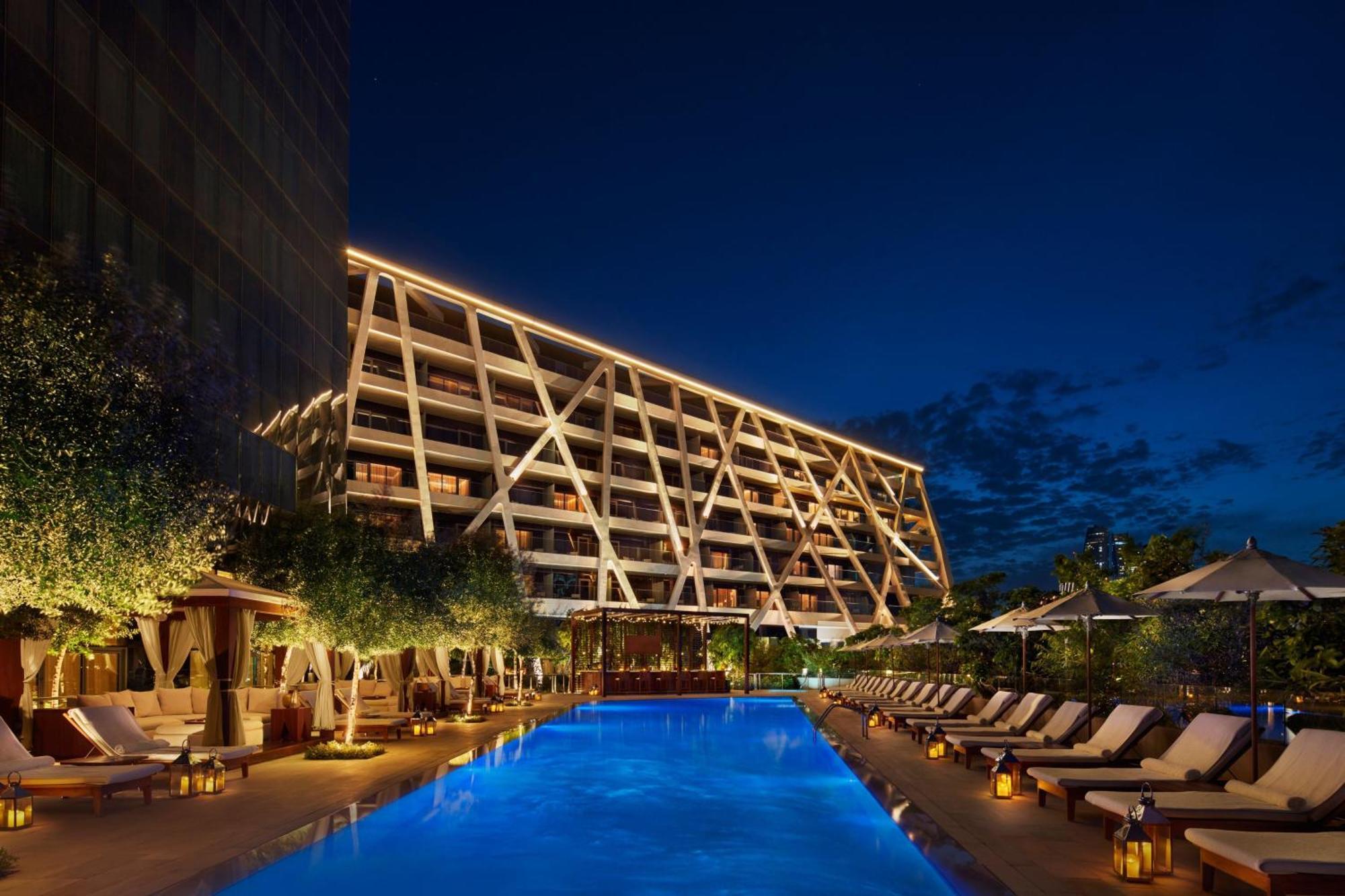 Corner King Suite with Marina View