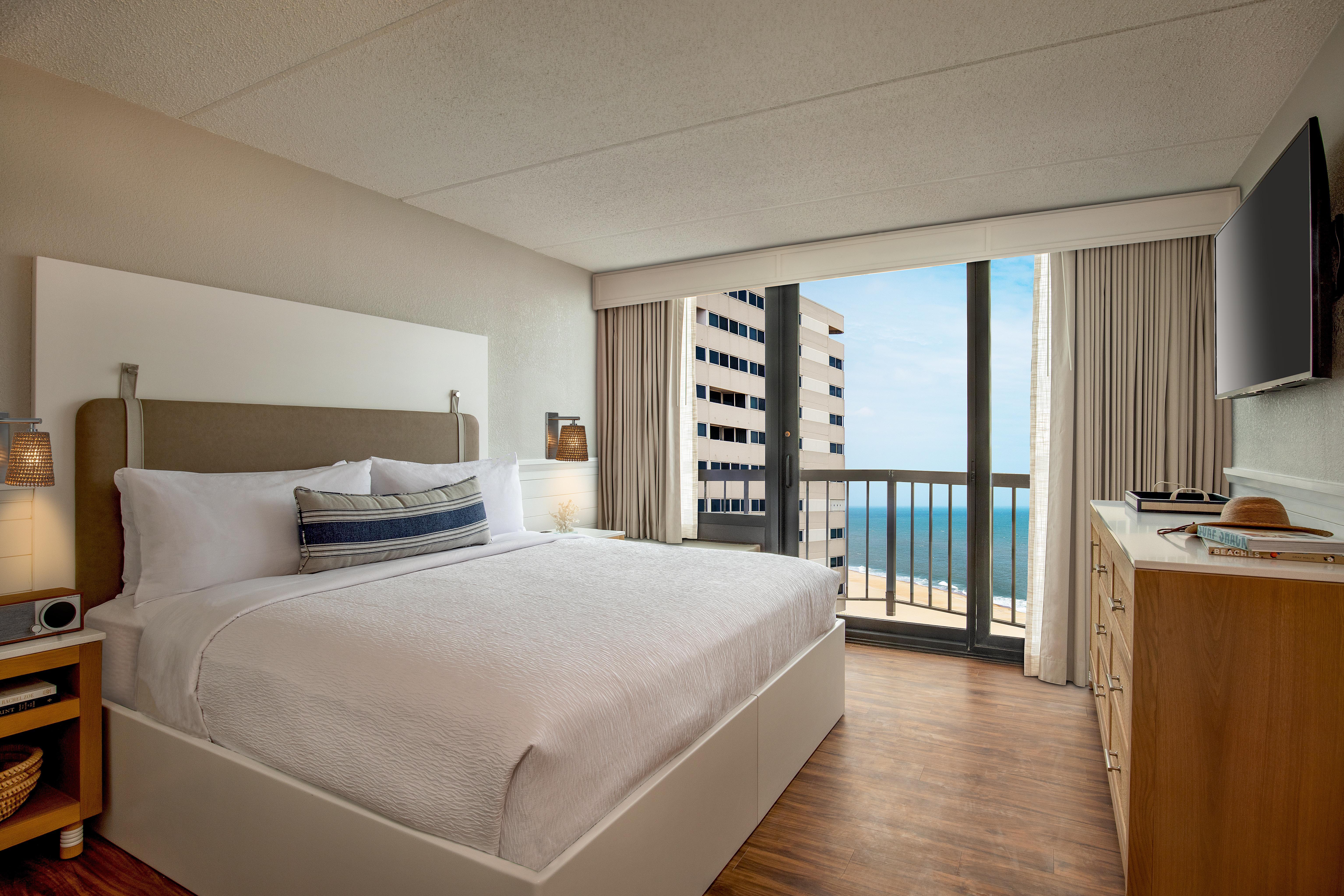 Horizon Suite with King Bed and Sofa Bed - Oceanside