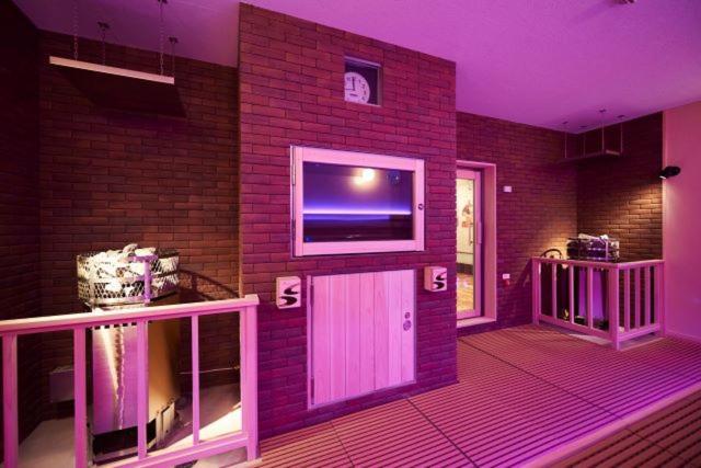 Premium Single Room with Shower for Male