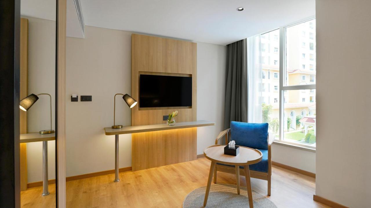 Deluxe King Room - Non-Smoking