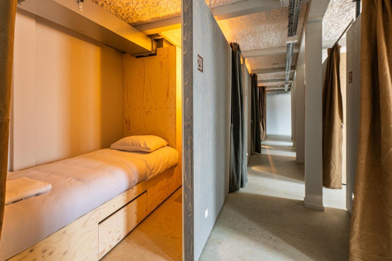 Single Bed in Mixed Dormitory Room