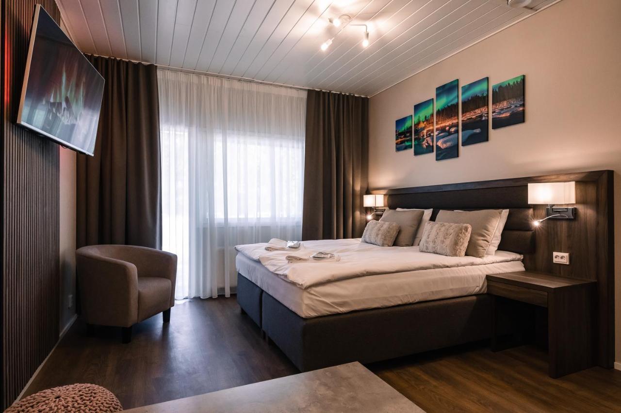 King Studio with Sofa Bed