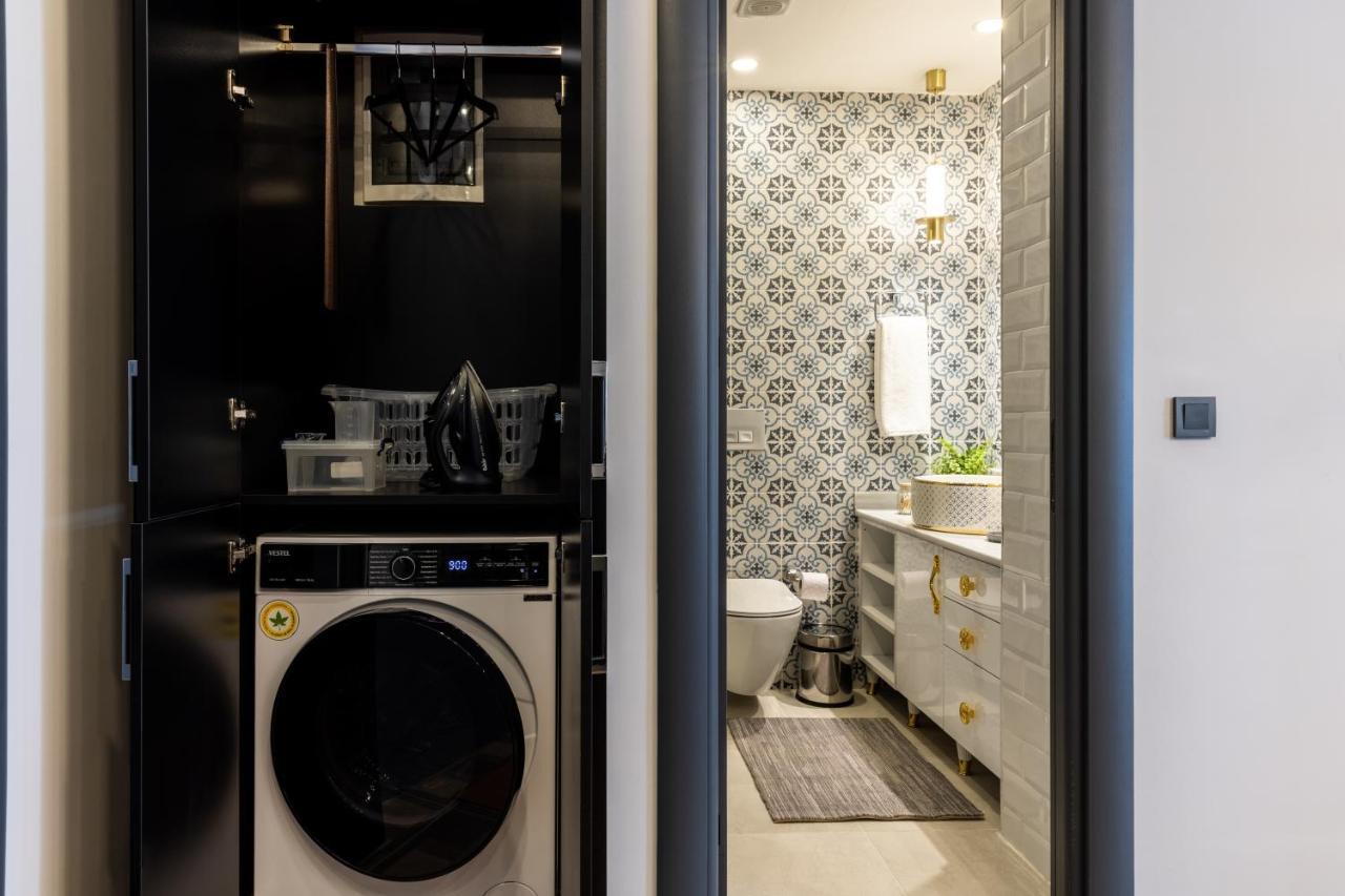 Deluxe Family Three-Bedroom Apartment