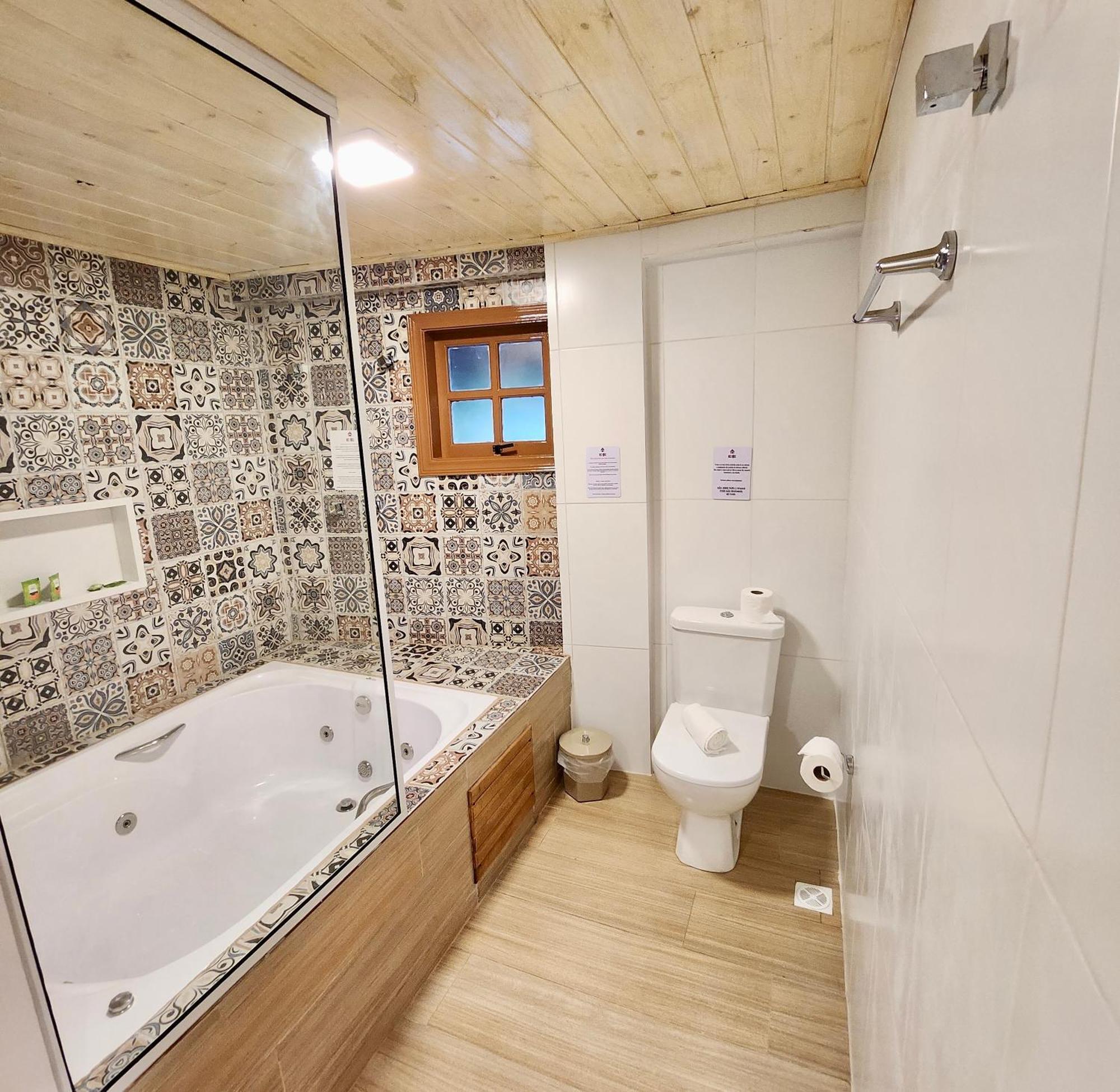 Deluxe Suite with Spa Bath