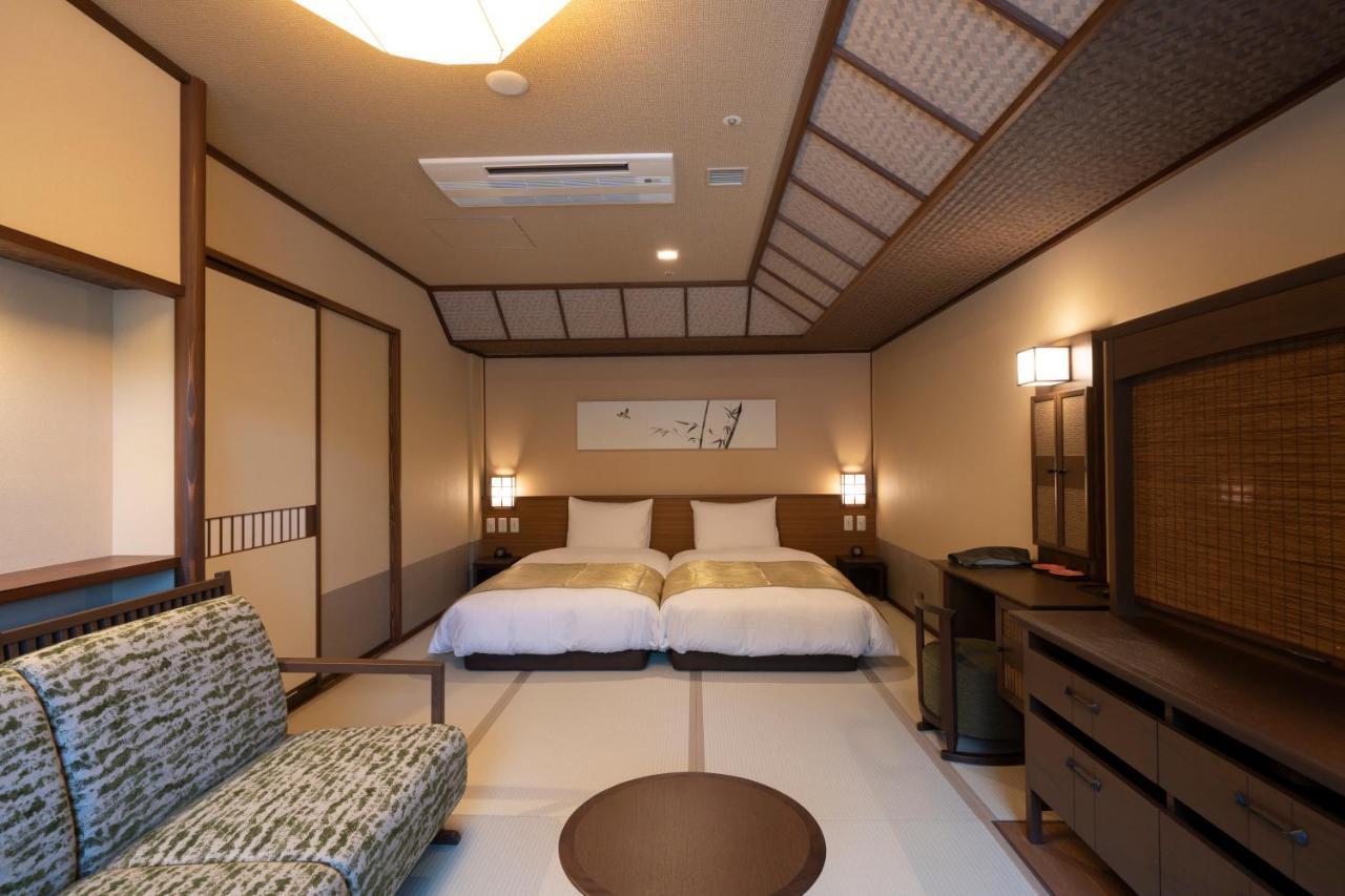 Hollywood Twin Room with Hot Spring Bath