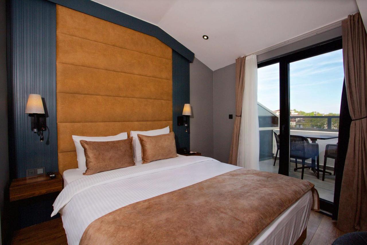 Deluxe King Room with Balcony