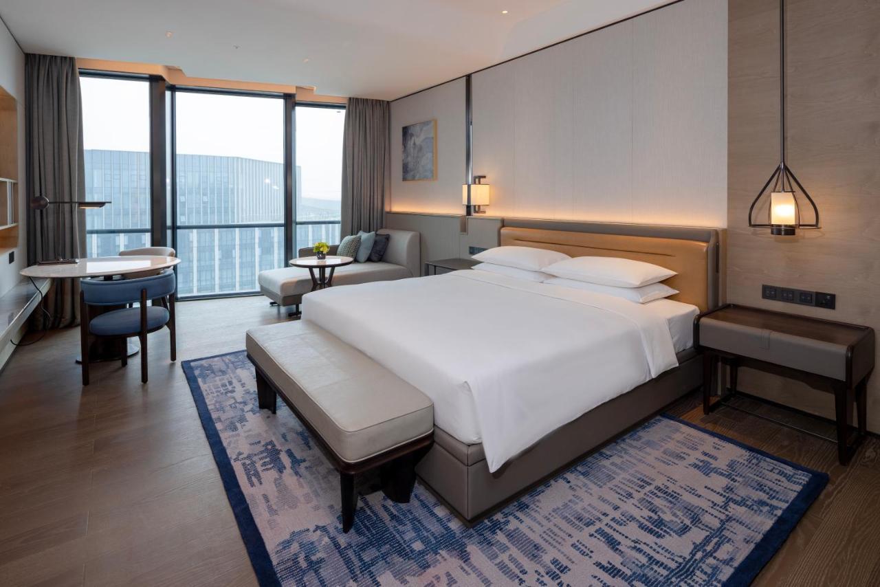 King Room with Airport View
