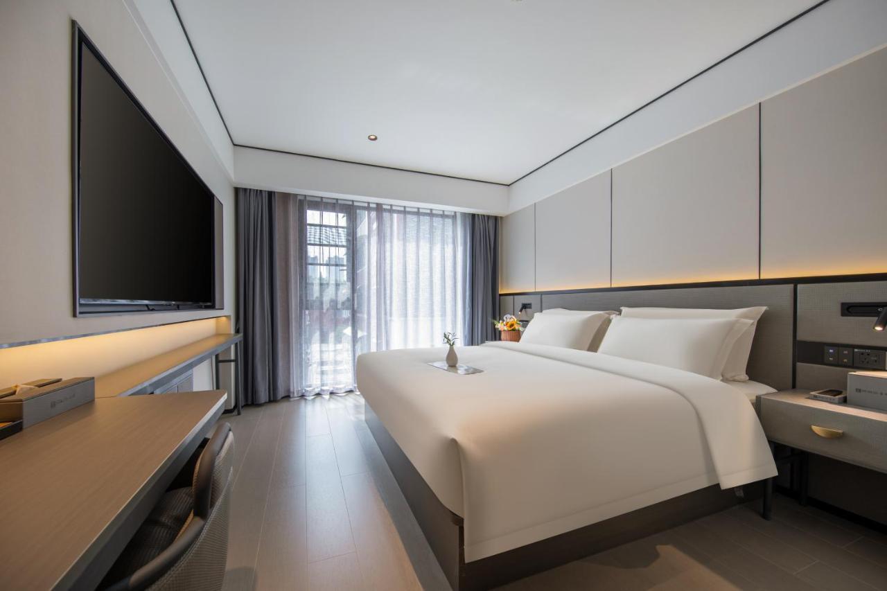 Standard Queen Room