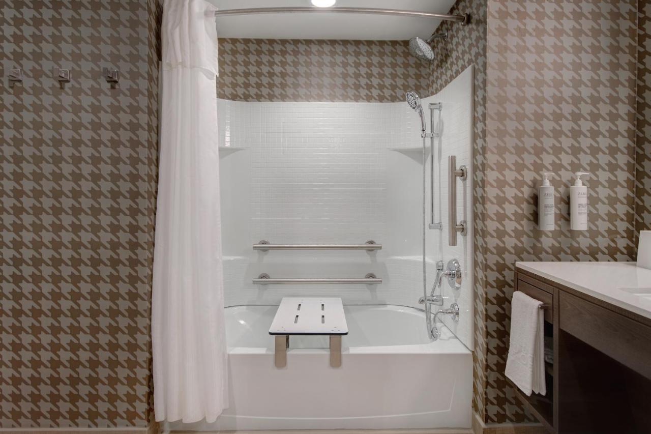 Studio Queen with Mobility/Hearing Accessible Tub