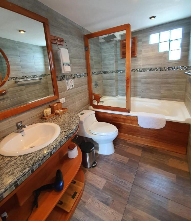 Deluxe Double Room with Side Sea View