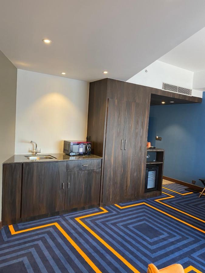 1 King Suite Kitchen