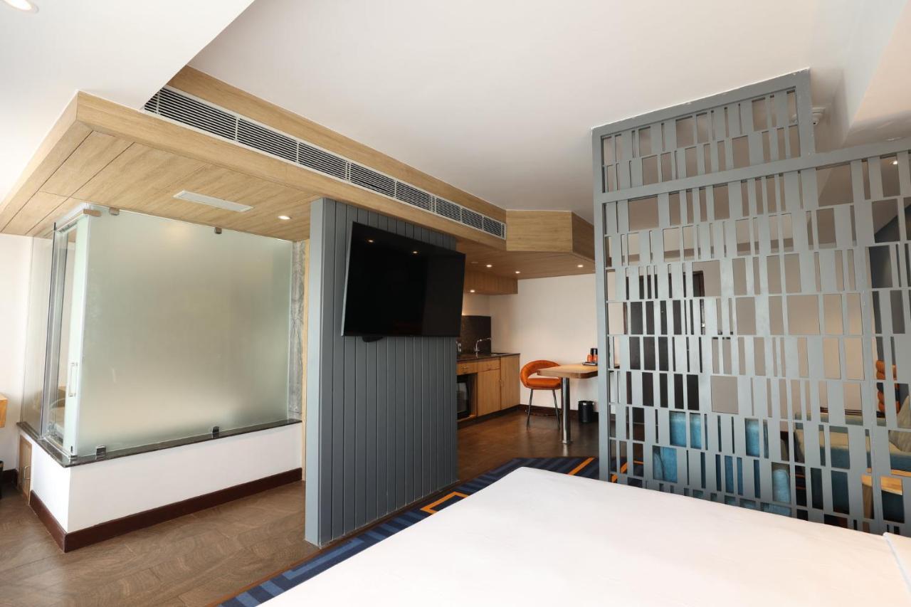 King Suite with Dining and Kitchenette