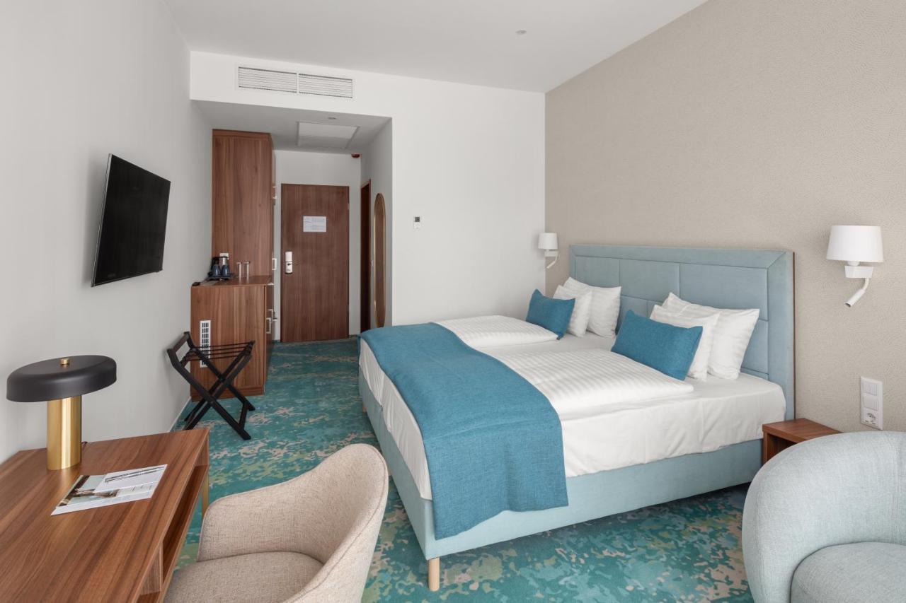 Superior Double or Twin Room with Lake View