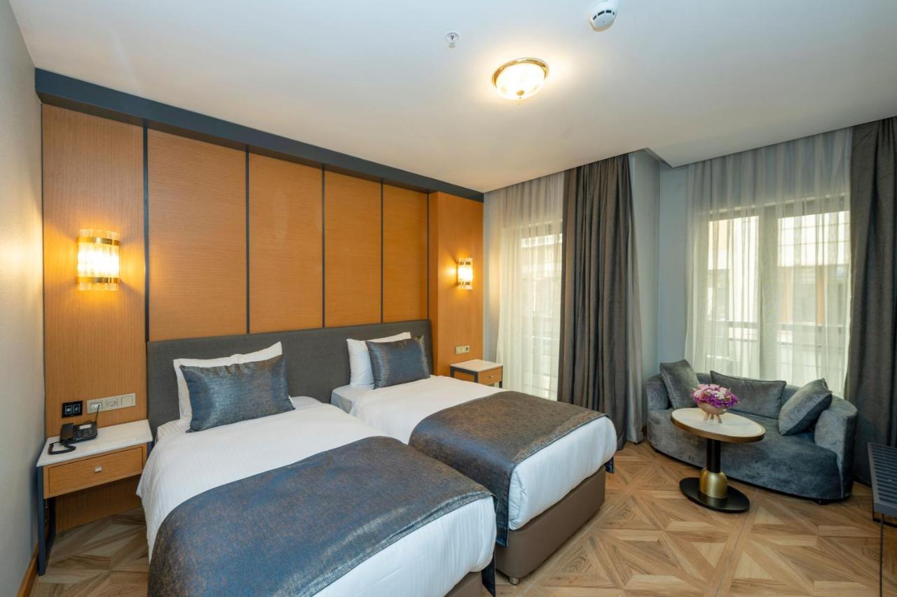 Deluxe Double or Twin Room with City View