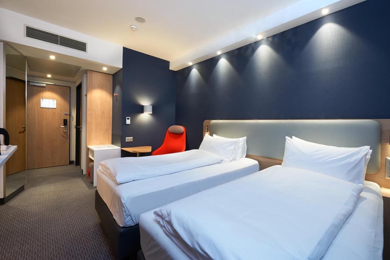 Standard Room with Two Single Beds