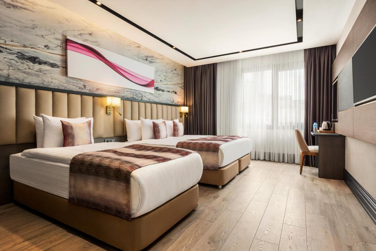 Standard Triple Room with Three Single Beds