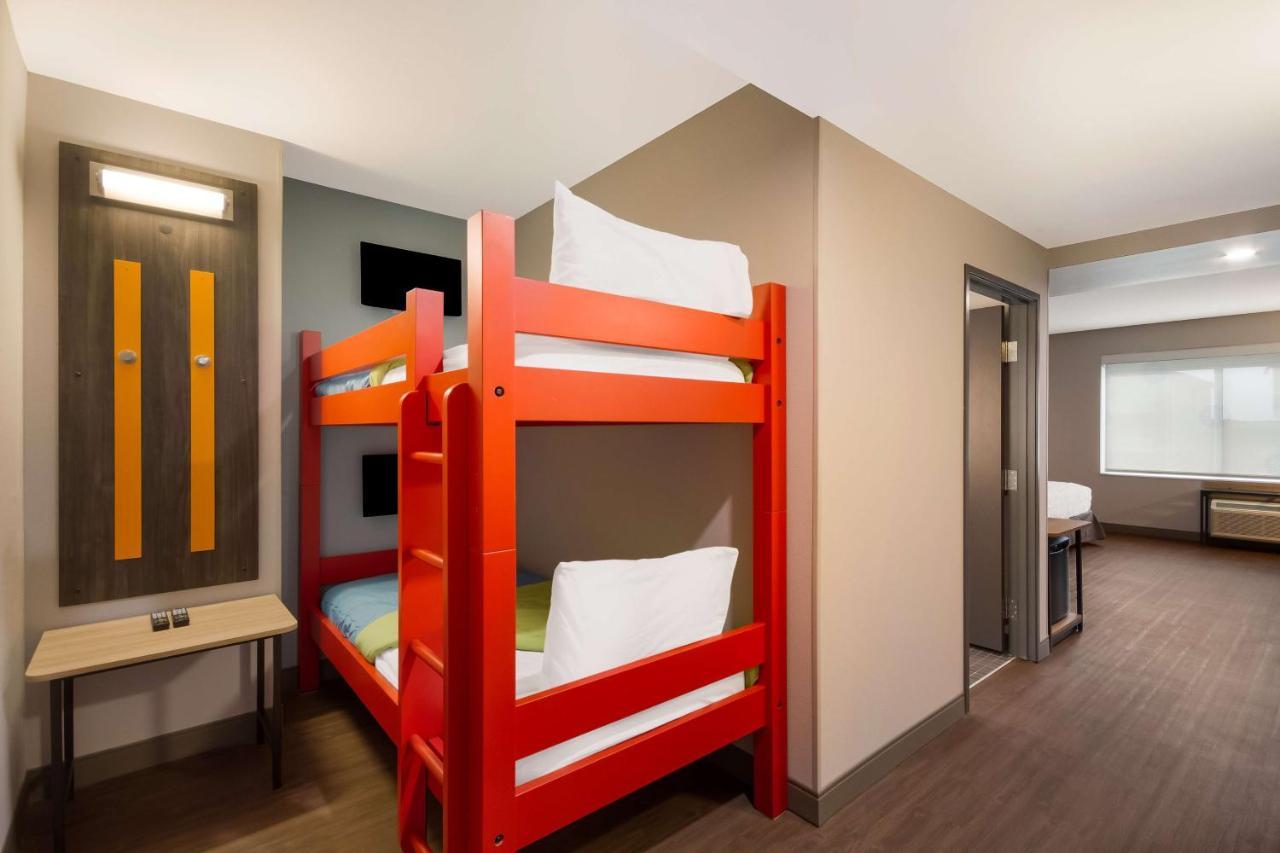 Mobility Accessible Room with One King and Two Twin Beds