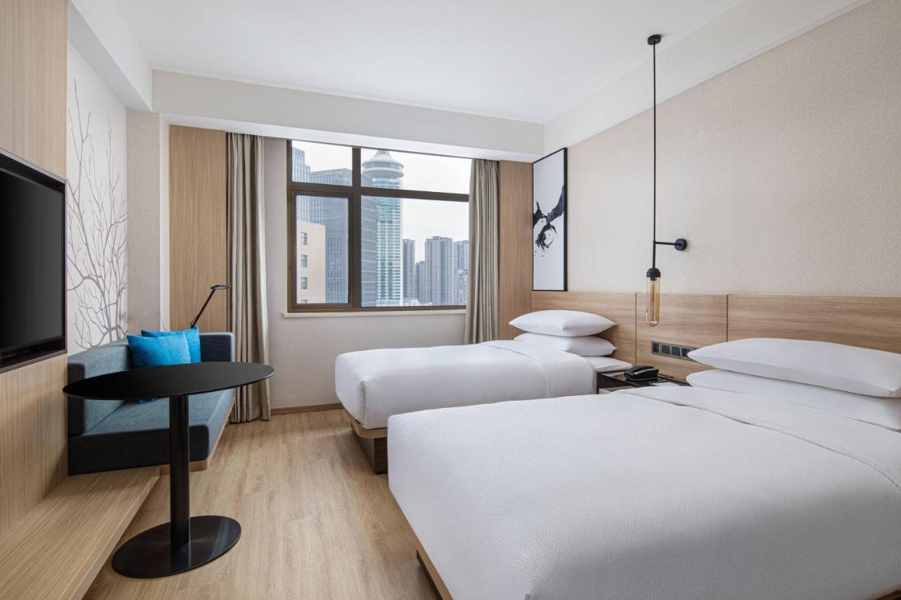 Business Guest room with 2 Twin/Single Bed(s), City view