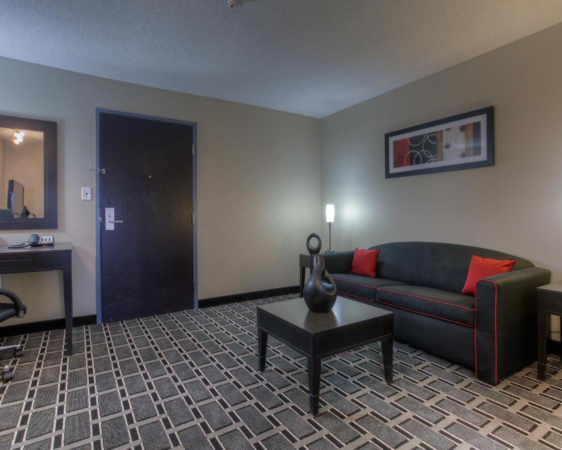 King Suite- Non-Smoking