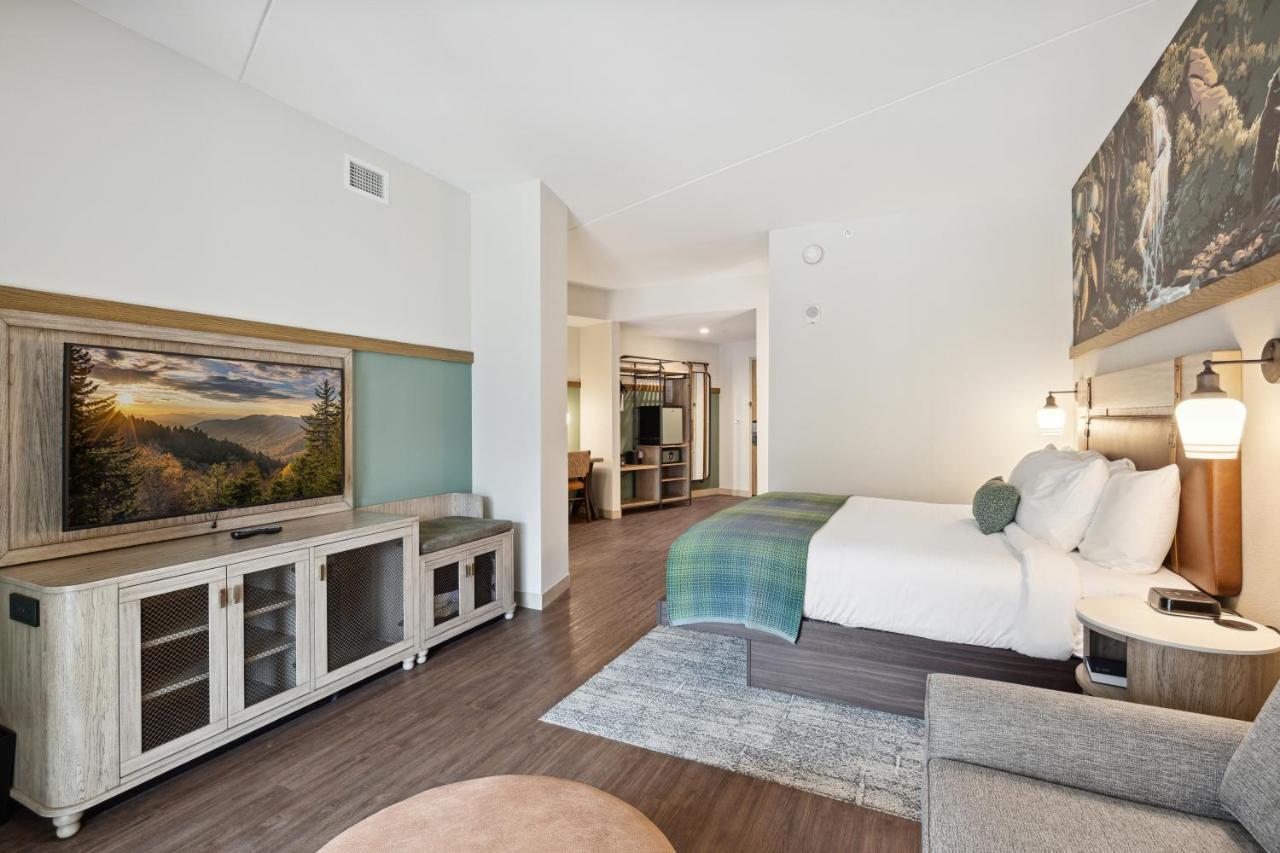 King Room with Sleeper Sofa