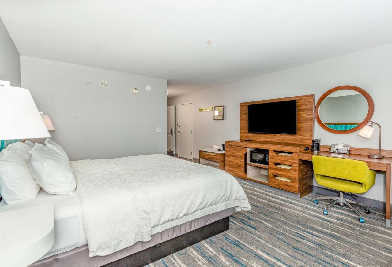 King Room with King Bed - Non-Smoking