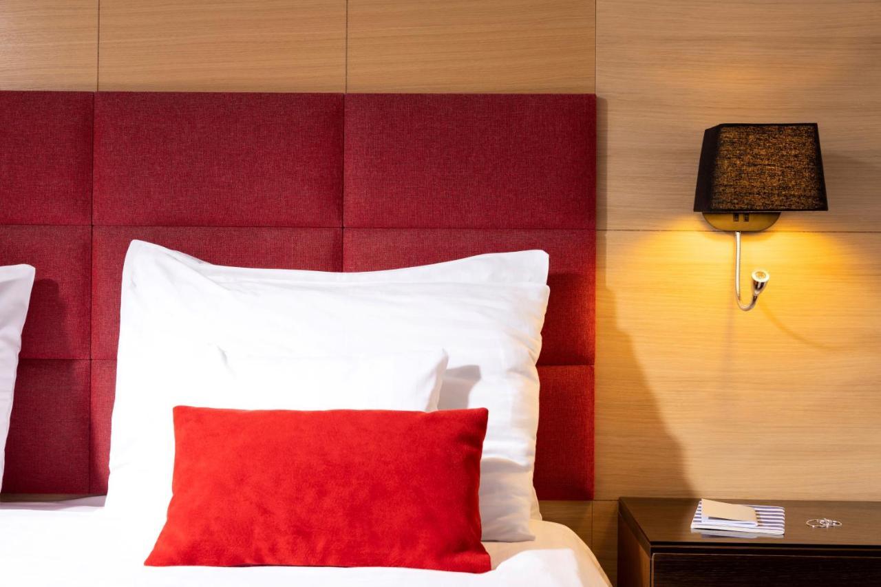 Double Room with Balcony and Side Sea View