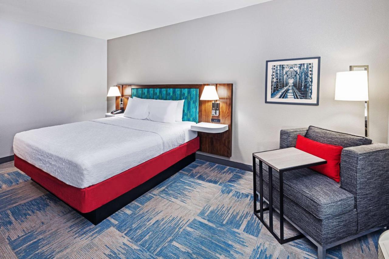 King Room with King Bed - Non-Smoking