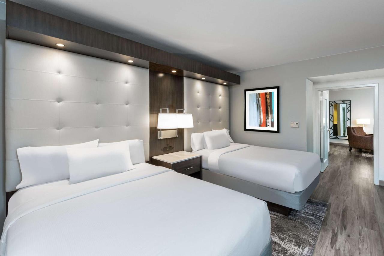 Two-Room Premium Queen Suite - Hearing Accessible/Non-Smoking