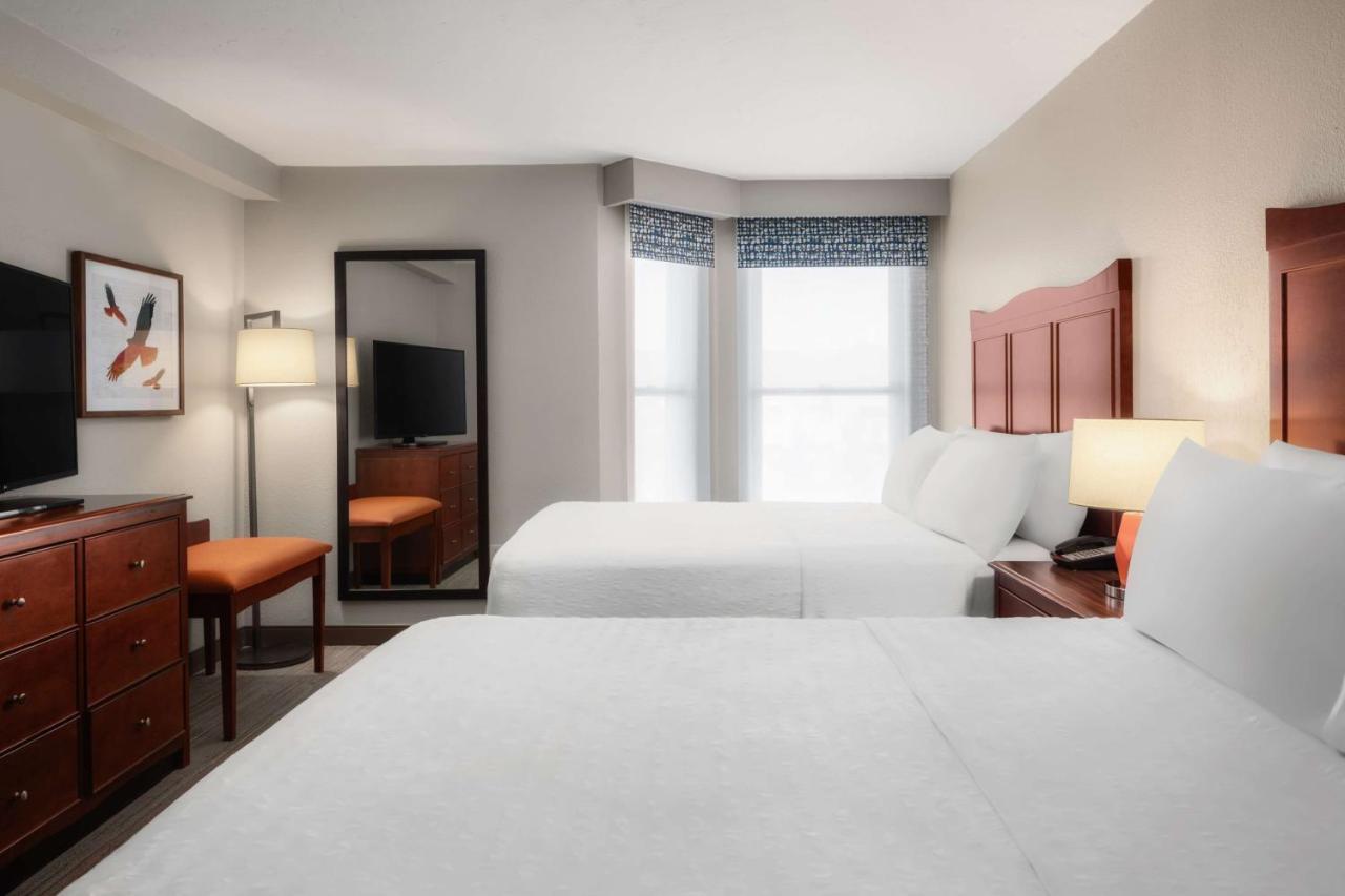 One Bedroom Queen Suite with Kitchen -Non-Smoking