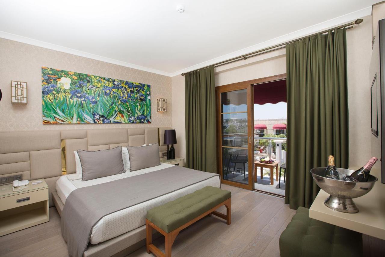Single Room with Pool View