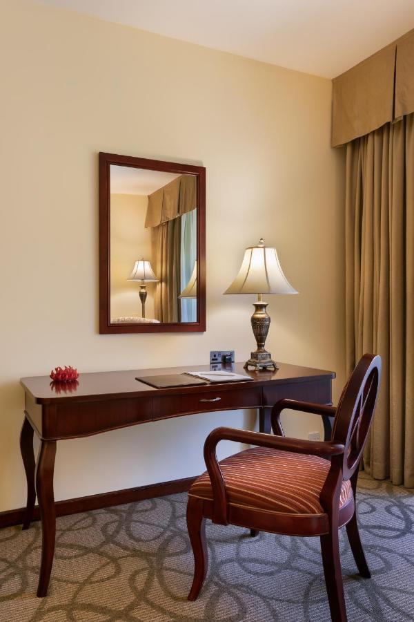 Deluxe Suite with Partial Sea View