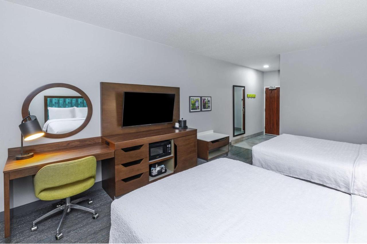 Room with Two Queen Beds - Non-Smoking